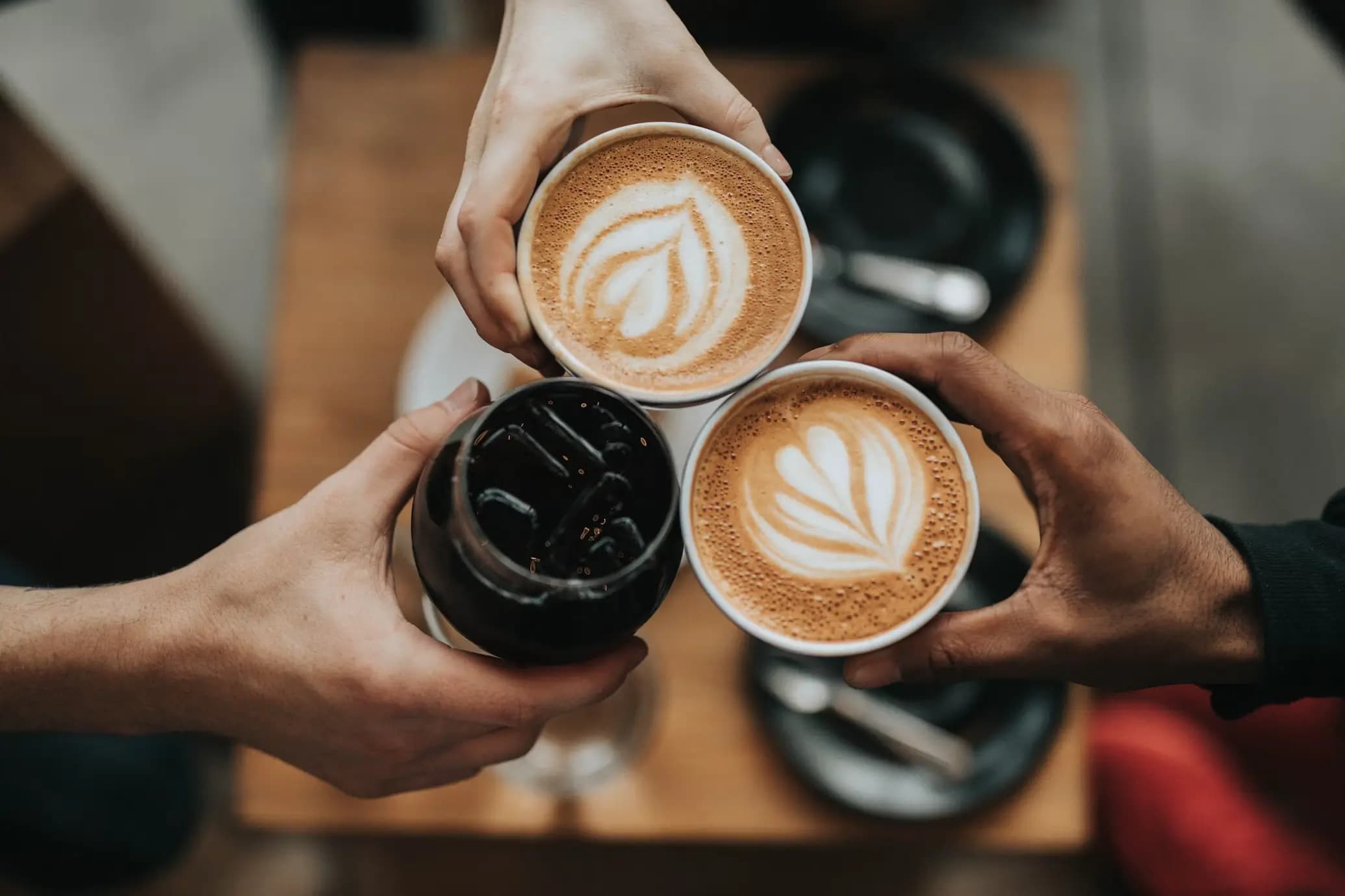 Boissons chocolatées de luxe dans un café élégant